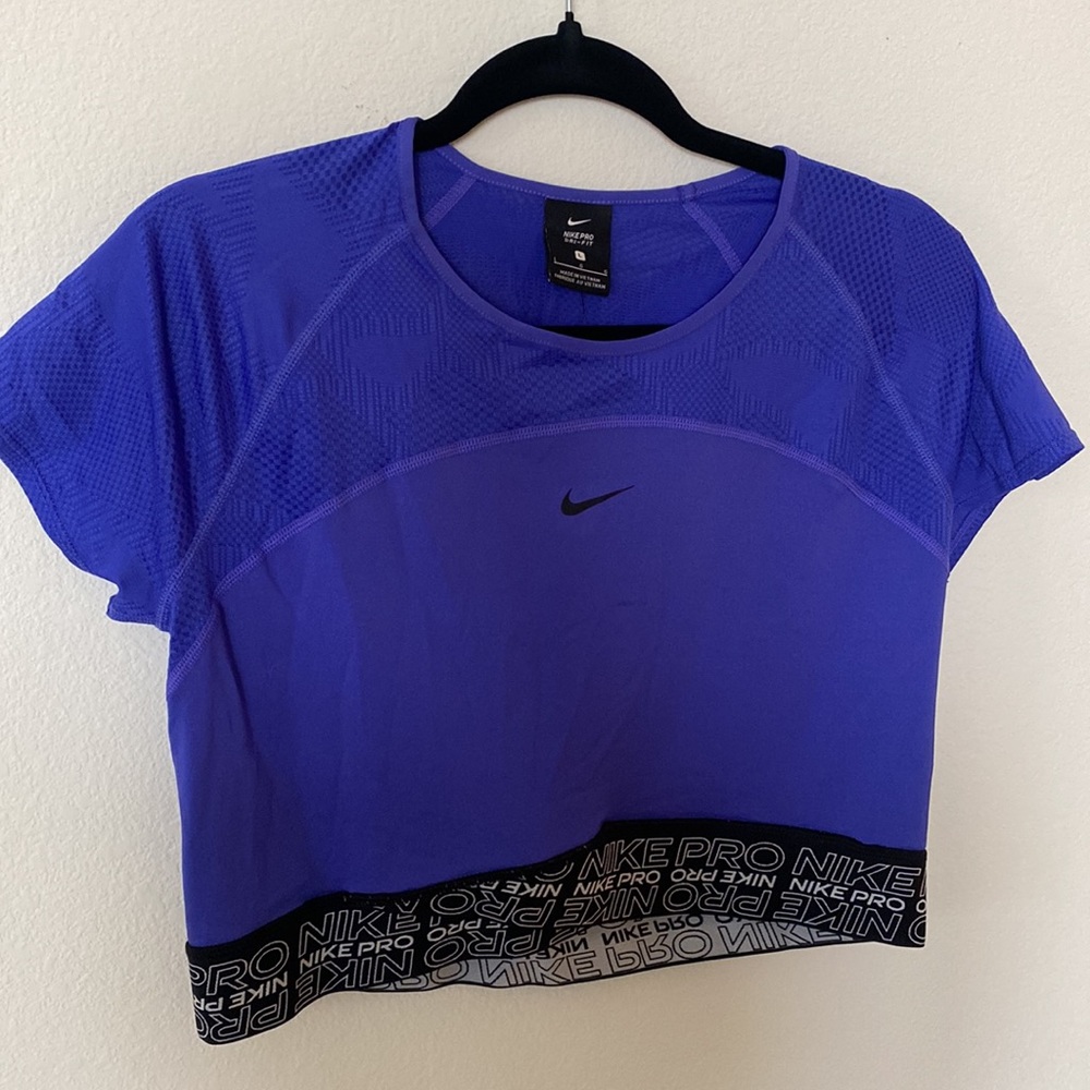NWT women’s Nike pro crop shirt